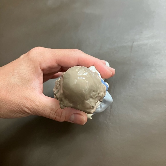 Lladro collectible figurine « Girl with the Doll » - Picture 4 of 4